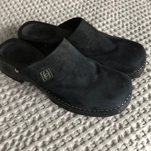 CHANEL Shoes - CHANEL midnight navy suede wooden clog Sz 40
